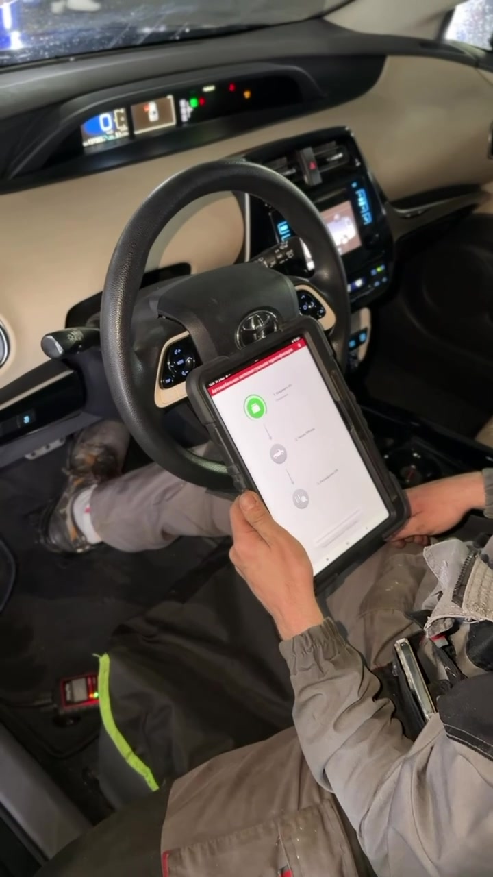 Диагностика автомобиля с планшетом